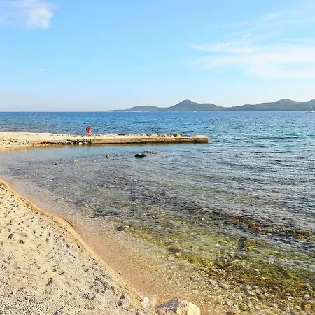 Estera Biograd Na Moru
