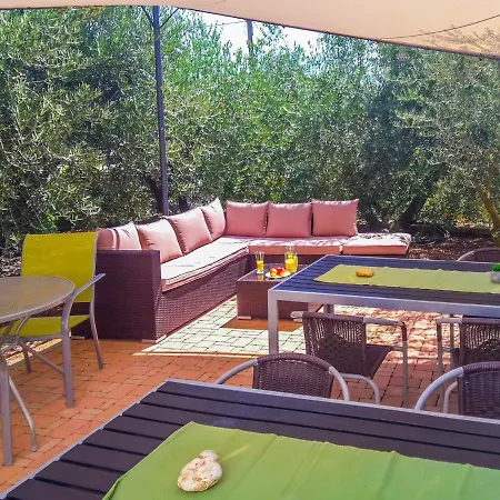 Estera Apartment *