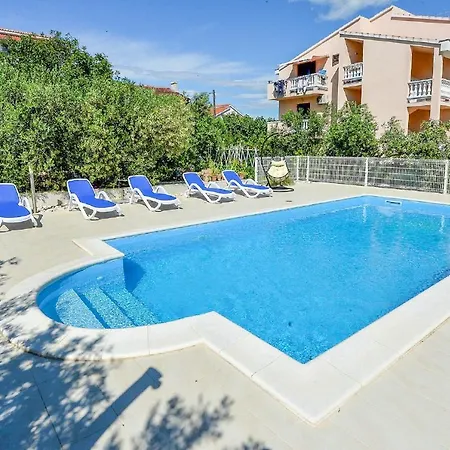 Estera Biograd Na Moru
