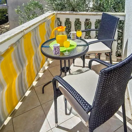 Estera Apartment *