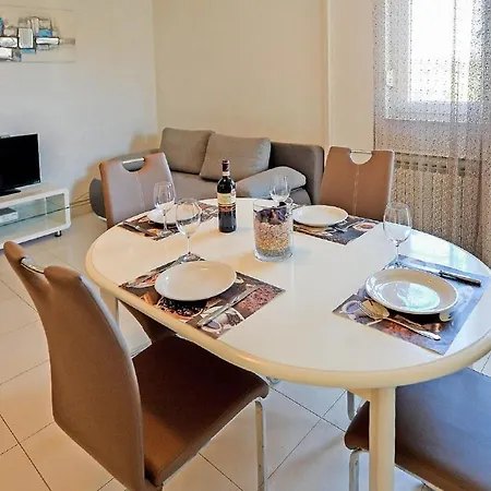 Estera Apartment *