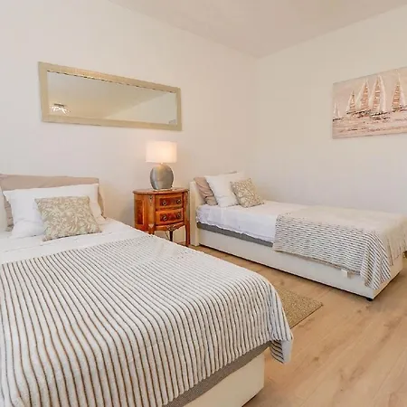 Estera Apartment *