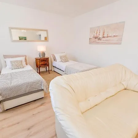 Estera Apartment *